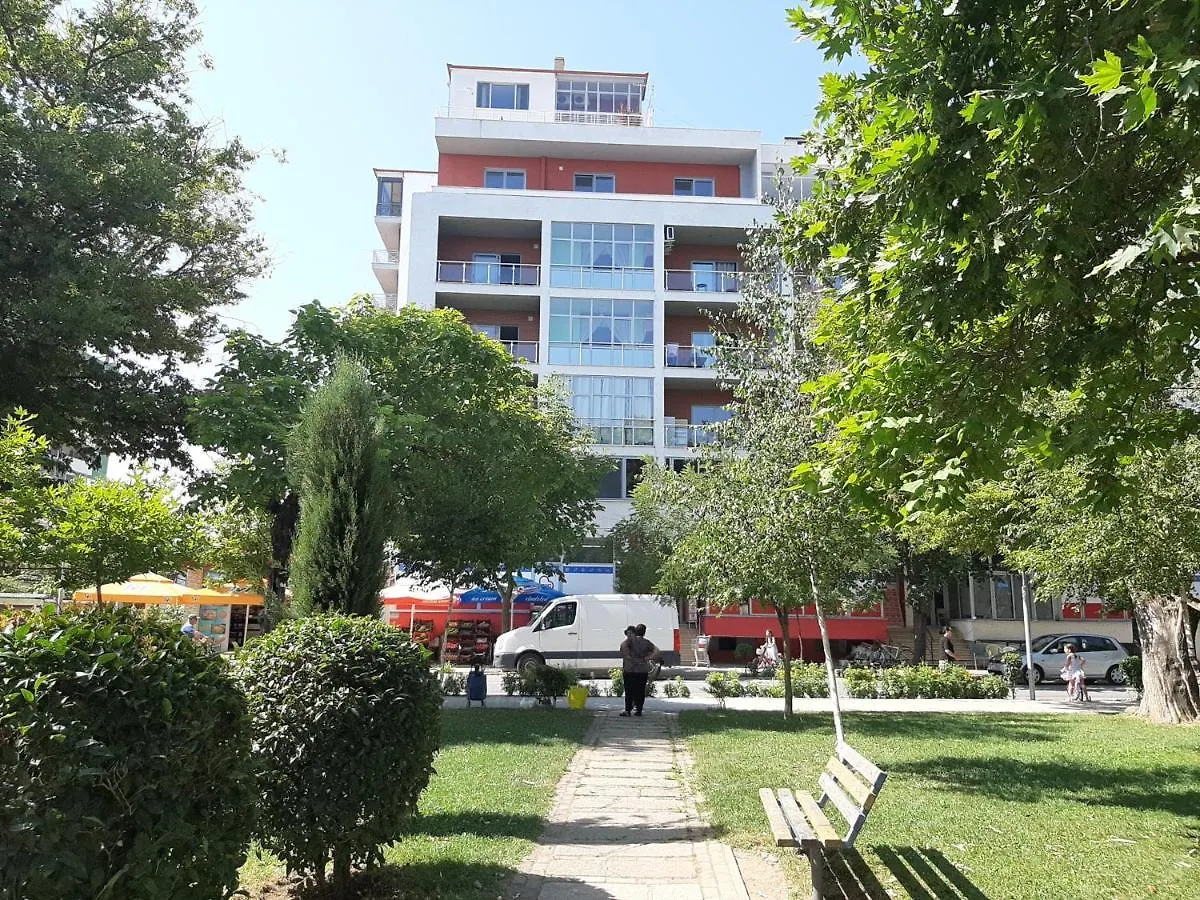 Elio'S Holiday Home Pogradec Guest house