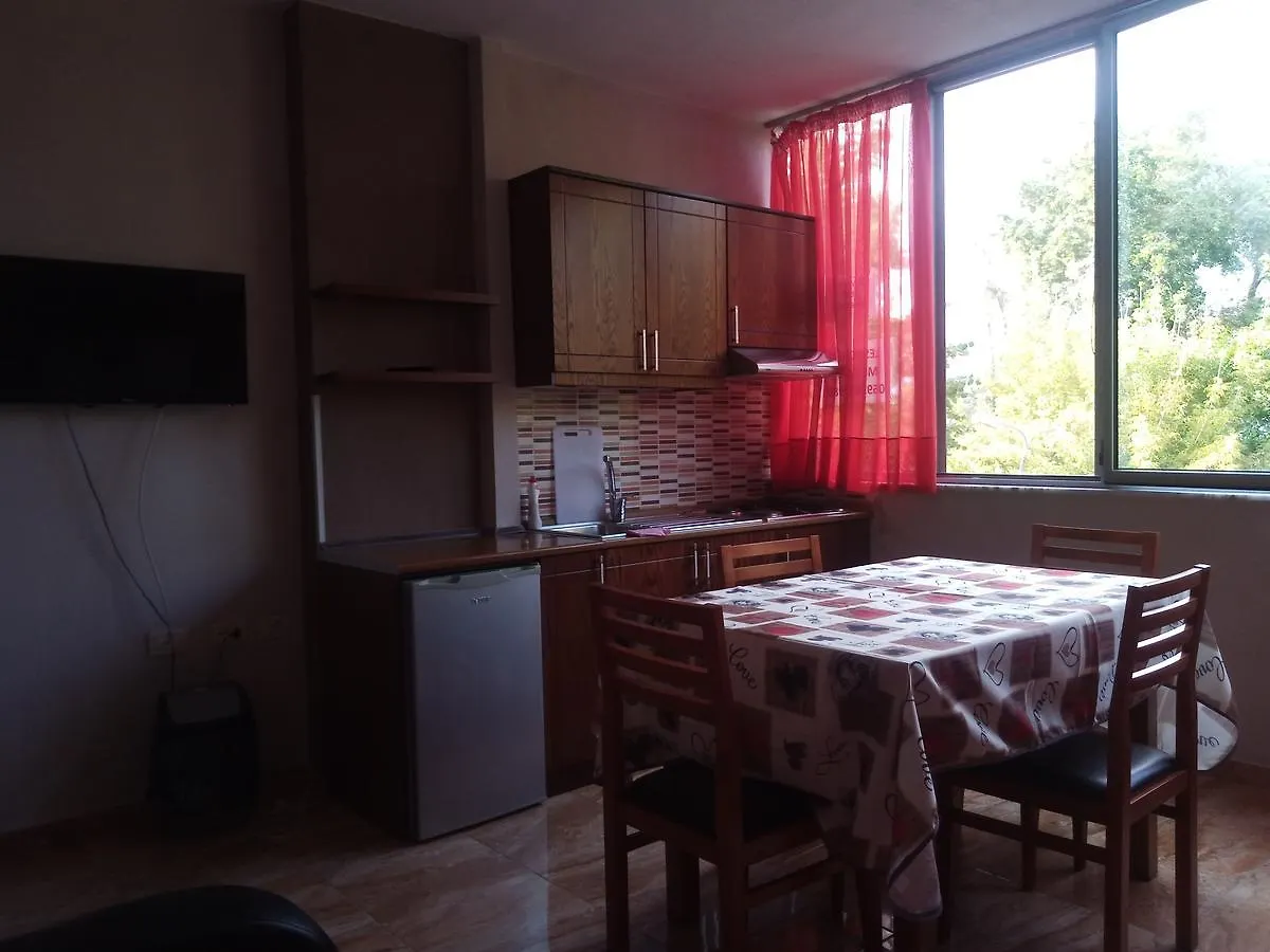 Elio'S Holiday Home Pogradec Guest house